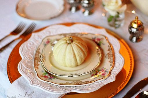 thanksgiving+table+setting+pumpkin